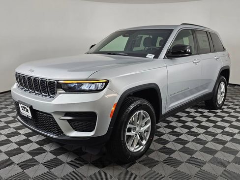 New 2025 Jeep Grand Cherokee Laredo X image 8