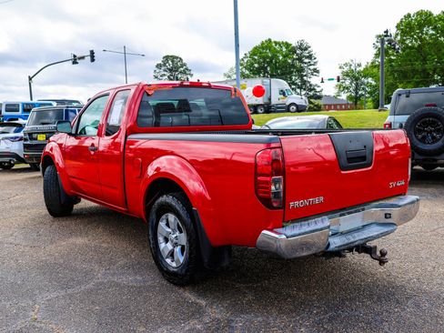Used 2011 Nissan Frontier SV image 3