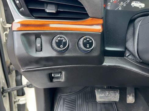 Used 2015 Cadillac Escalade Premium image 47