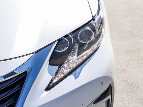 Used 2018 Lexus ES 300h w/ Navigation Package FWD image 11