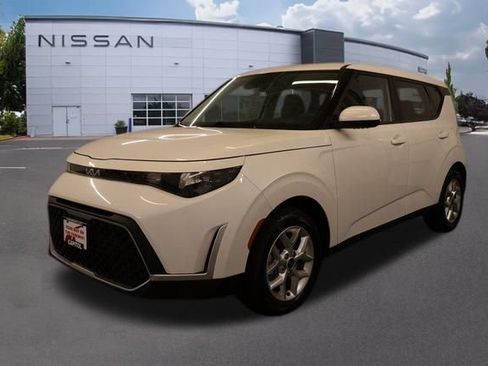 Used 2024 Kia Soul LX w/ Option Group 015 FWD image 6