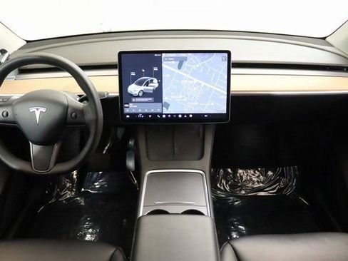 Used 2021 Tesla Model Y Long Range image 21