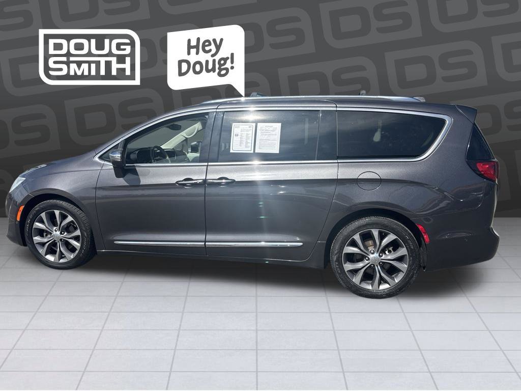 Used 2017 Chrysler Pacifica Limited FWD image 2