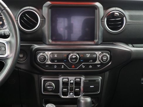 Used 2020 Jeep Gladiator Overland image 16
