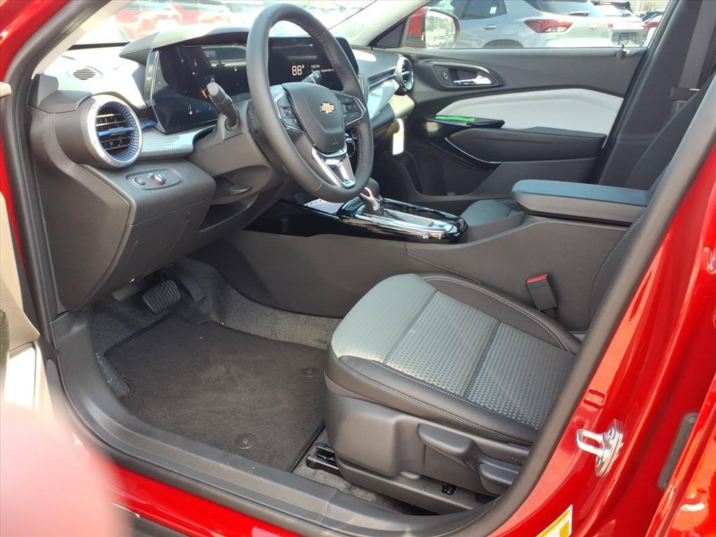 New 2026 Chevrolet Trax LT w/ LT Convenience Package FWD image 11