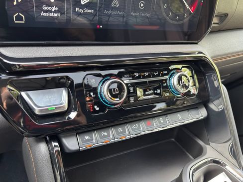 Used 2024 GMC Sierra 1500 AT4 w/ Technology Package AWD/4WD image 35