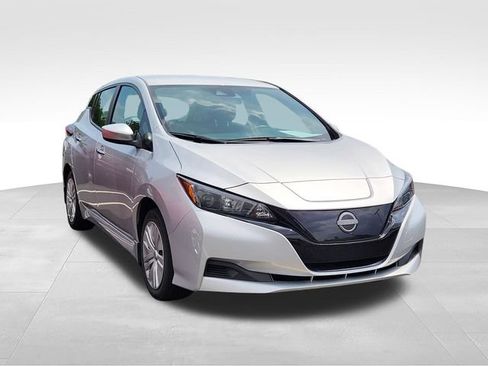 Used 2023 Nissan Leaf S FWD image 3