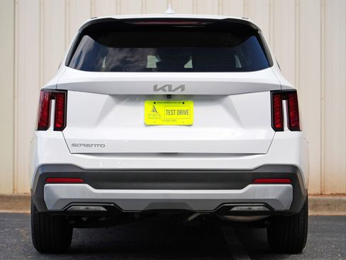 Used 2024 Kia Sorento LX FWD image 10