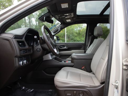 Used 2023 GMC Yukon XL SLT w/ SLT Premium Package AWD/4WD image 24