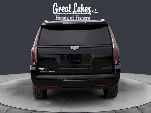 Used 2019 Cadillac Escalade Luxury w/ Escalade Sport Edition AWD/4WD image 4