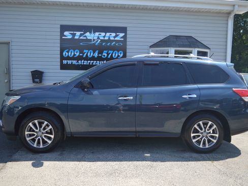 Used 2015 Nissan Pathfinder SV w/ Trailer Tow Package AWD/4WD image 2