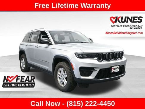 Used 2024 Jeep Grand Cherokee Laredo AWD/4WD image 1