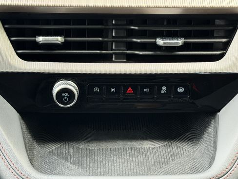 Used 2025 Ford Explorer Active RWD image 25
