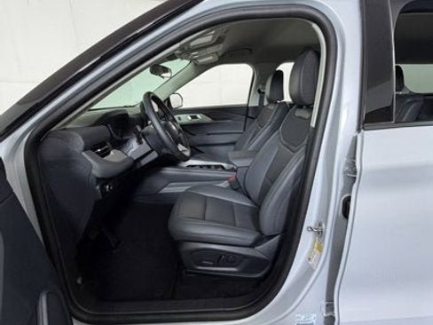 New 2026 Ford Explorer Active RWD image 10
