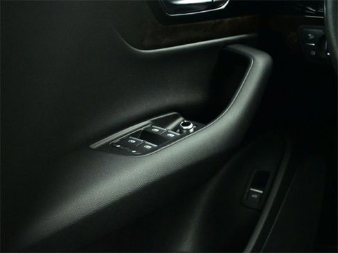 Used 2017 Audi Q7 3.0T Premium Plus image 11