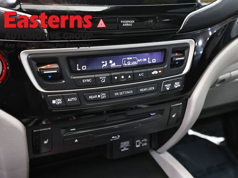 Used 2019 Honda Pilot Touring image 19