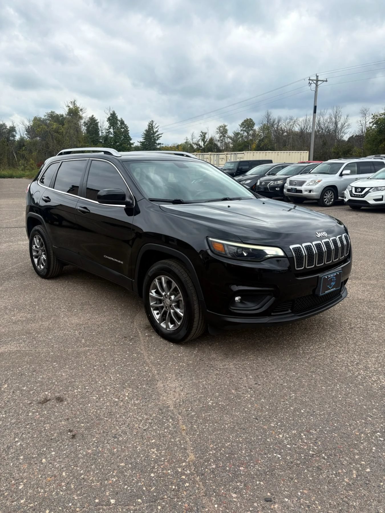 Used 2019 Jeep Cherokee Latitude Plus AWD/4WD image 3