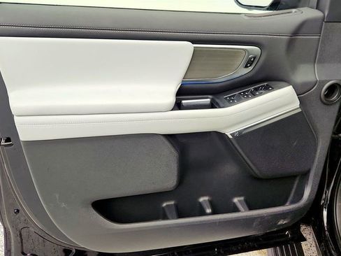 Used 2025 Ford Expedition Platinum AWD/4WD image 11