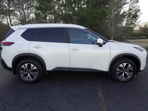 Used 2023 Nissan Rogue SV w/ SV Premium B Package image 2