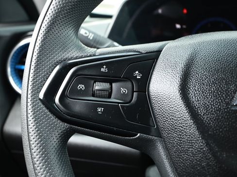 Used 2025 Chevrolet Trax LT FWD image 13