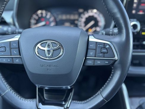 Used 2021 Toyota Highlander Platinum AWD/4WD image 12
