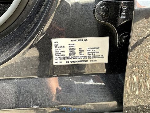 Used 2024 Tesla Model Y Long Range RWD image 17