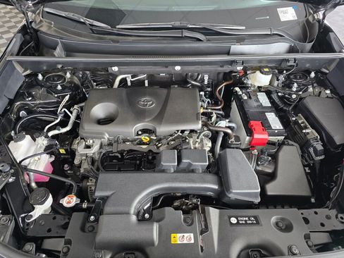Used 2025 Toyota RAV4 XLE AWD/4WD image 9