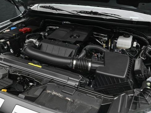 Used 2025 Nissan Frontier PRO-4X w/ Pro Convenience Package image 31