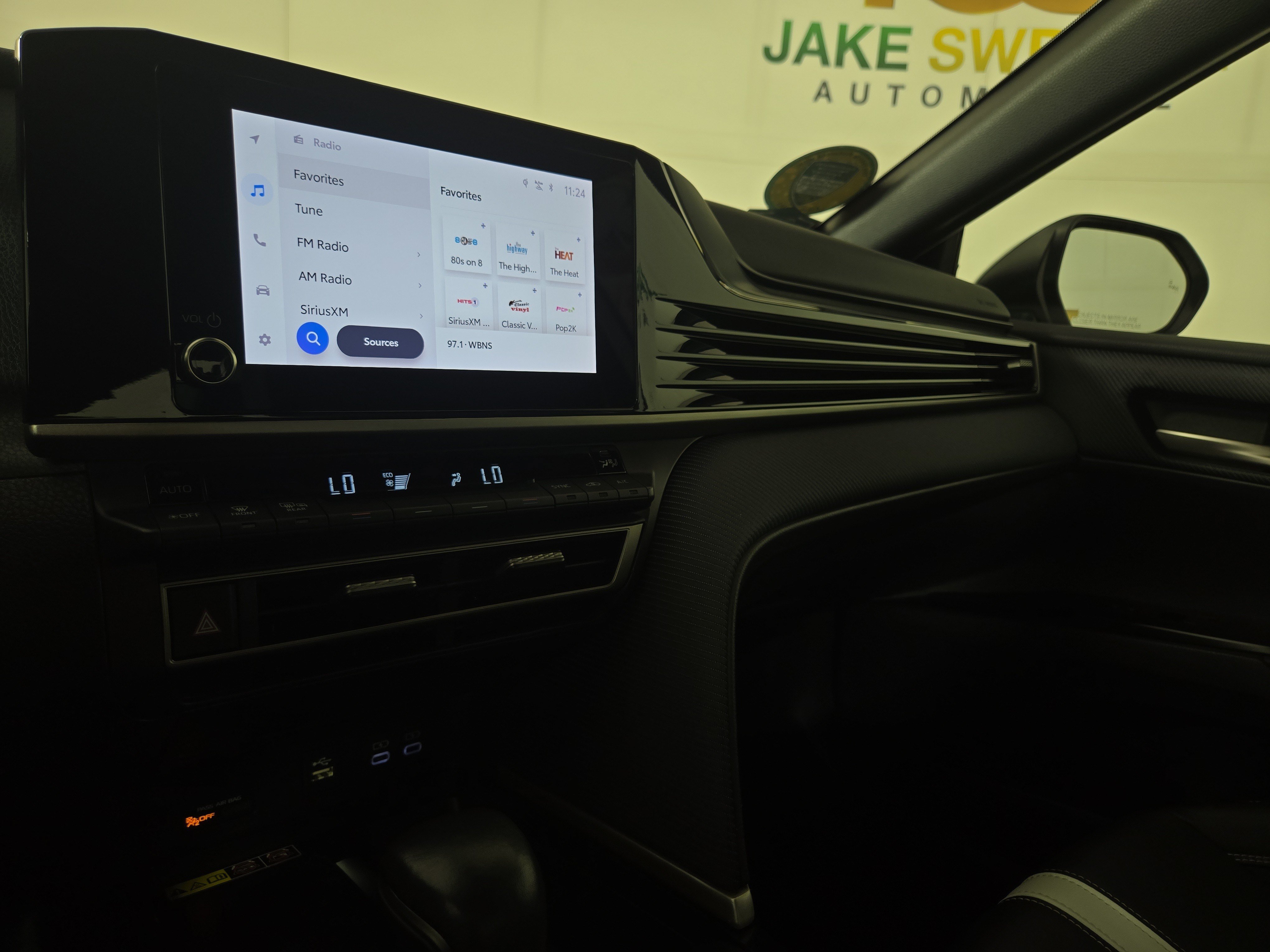 Used 2025 Toyota Camry SE FWD image 21