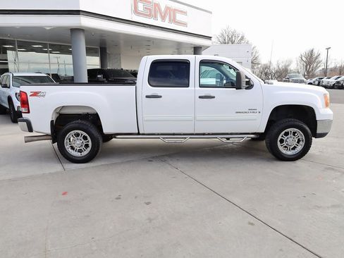 Used 2008 GMC Sierra 2500 SLE w/ Z71 Off-Road Package image 7