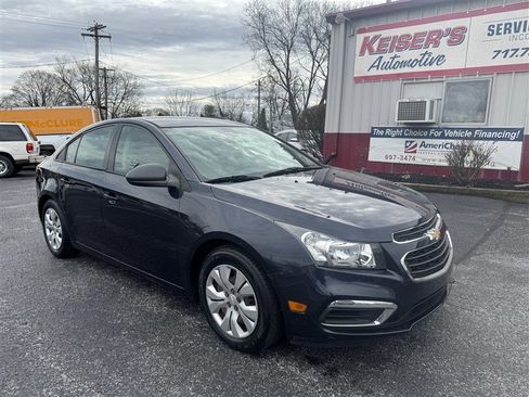 Used 2015 Chevrolet Cruze LS image 2