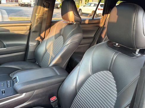 Used 2021 Toyota Highlander XSE FWD image 29