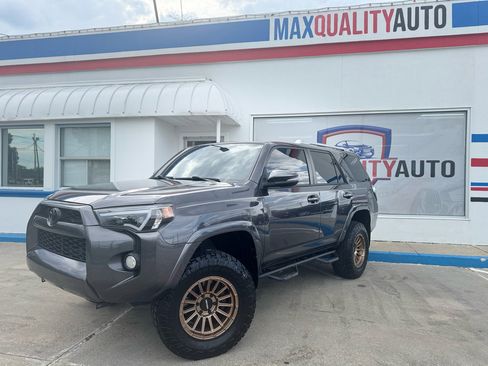 Used 2018 Toyota 4Runner SR5 image 2