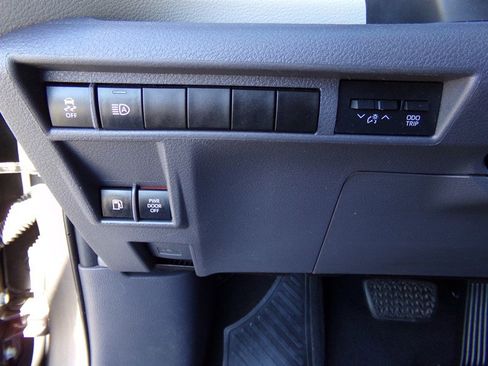 Used 2022 Toyota Sienna XLE image 23