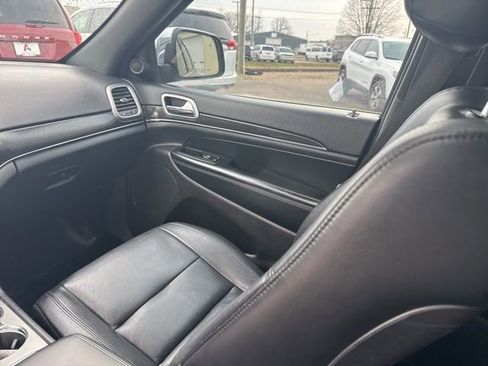 Used 2018 Jeep Grand Cherokee Limited image 18