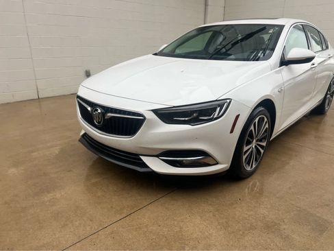 Used 2019 Buick Regal Essence w/ Driver Confidence Package I image 3