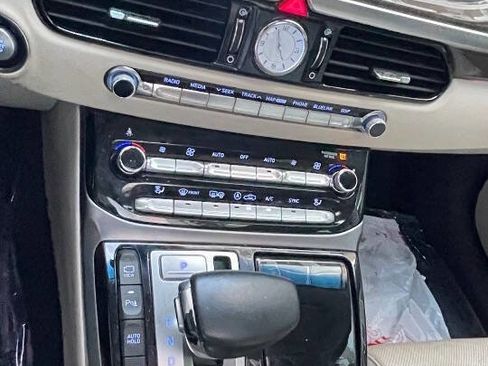 Used 2017 Genesis G90 3.3T Premium image 15