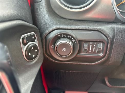 Used 2018 Jeep Wrangler Unlimited Sport S image 27