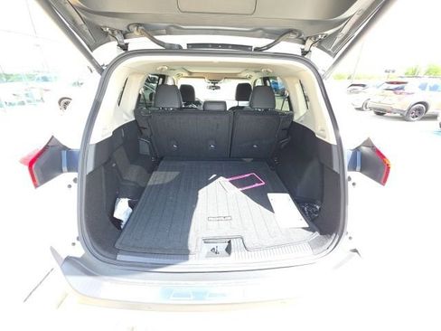 Used 2023 Nissan Rogue SV w/ SV Premium B Package image 27