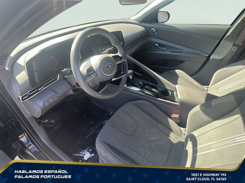 Used 2023 Hyundai Elantra SEL w/ Preferred Accessory Package FWD image 13