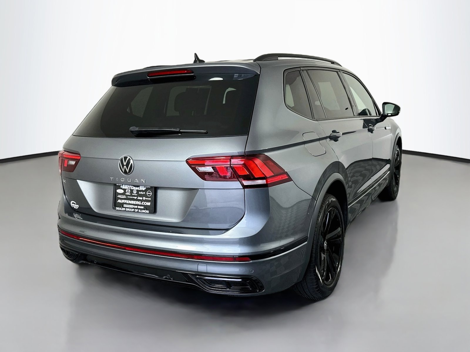Used 2023 Volkswagen Tiguan SE R-Line FWD image 7