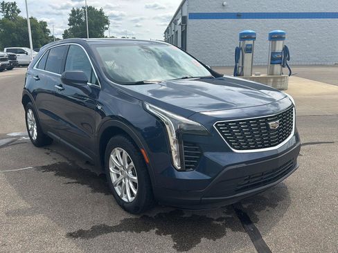 Used 2019 Cadillac XT4 Luxury w/ Trailering Package FWD image 7