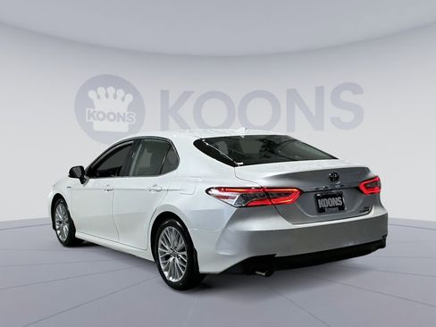 Used 2020 Toyota Camry XLE w/ Sunroof Package image 14