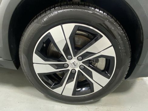 Certified 2024 Volvo V60 B5 Cross Country Plus image 5