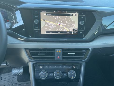 Used 2022 Volkswagen Taos SEL image 18