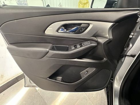 Used 2022 Chevrolet Traverse LT FWD image 22