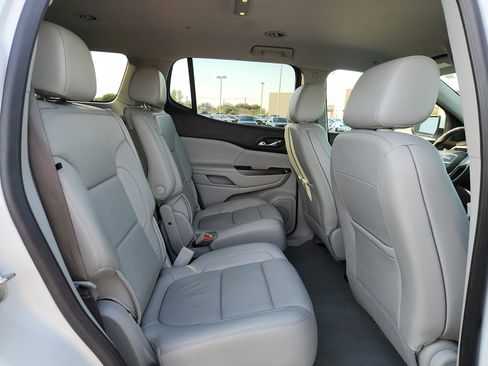 Used 2023 GMC Acadia SLT image 14