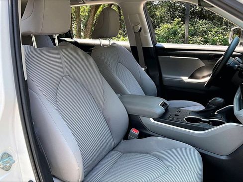 Used 2023 Toyota Highlander L FWD image 29