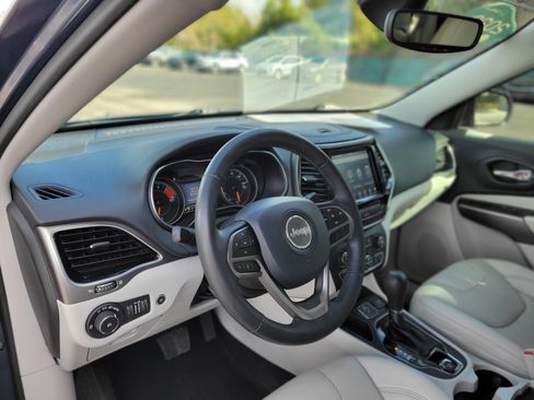 Used 2020 Jeep Cherokee Limited image 28