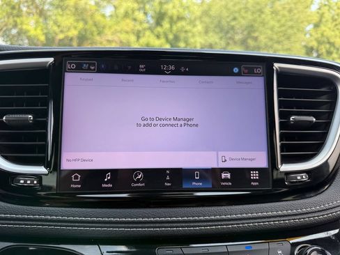 Used 2025 Chrysler Pacifica Limited FWD image 46